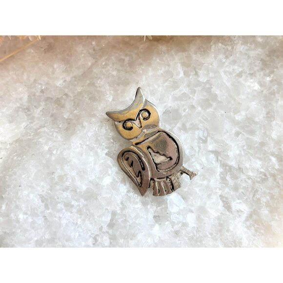 Hand Carved Tiny Owl Southwest Style Pewter Silver Toned Vintage Brooch Pin - Picture 8 of 9